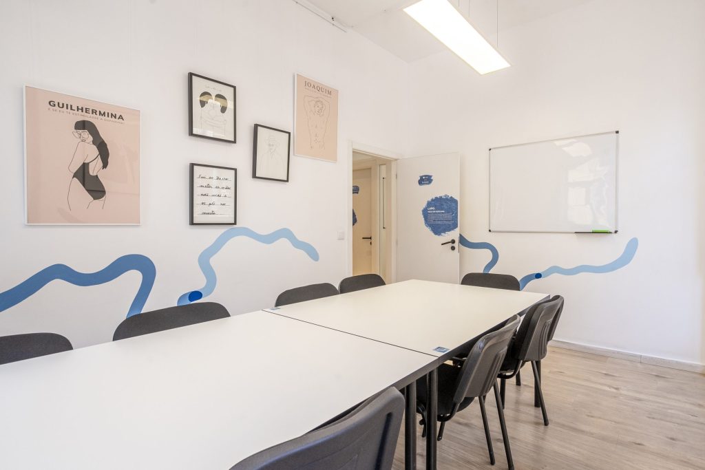 Lusa Language School’s vibrant visual identity by artist Arashida creating a warm atmosphere