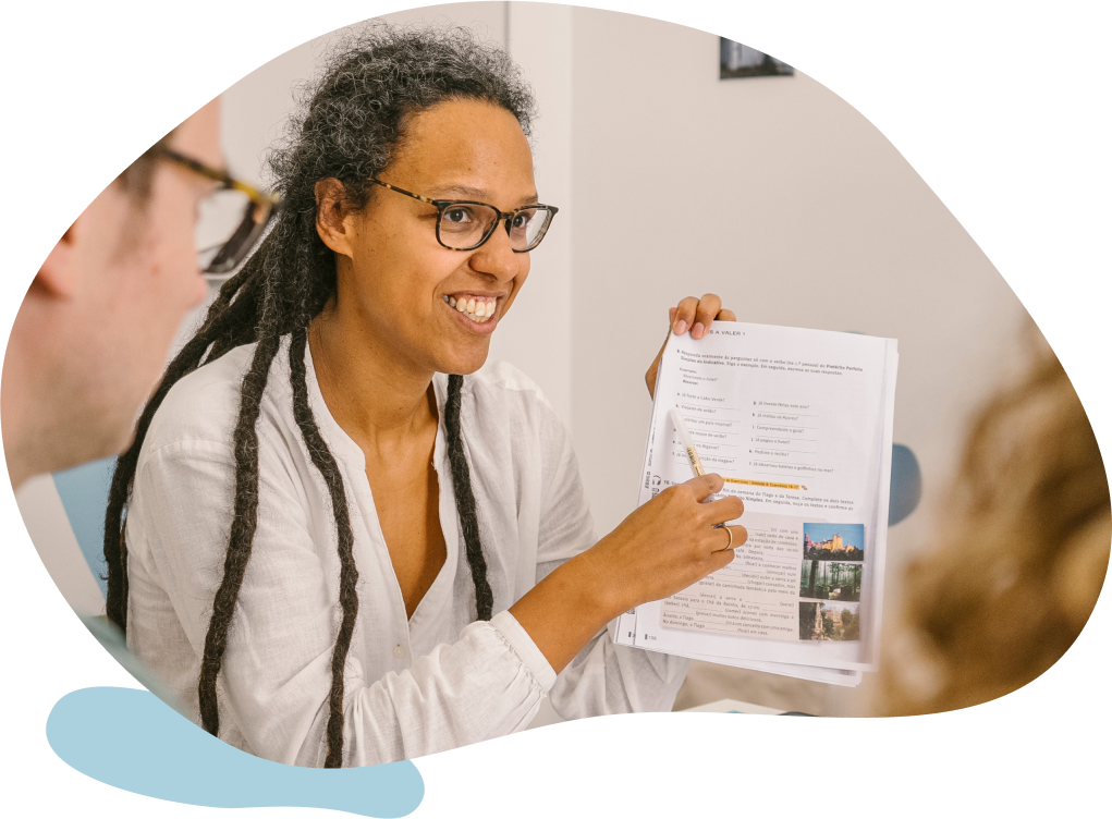 Full immersion Portuguese course combining group and private lessons for faster learning.