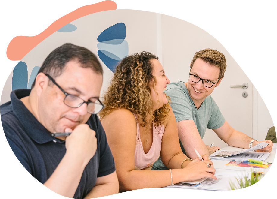 Fast learning Portuguese combining group classes and private lessons for quick progress.